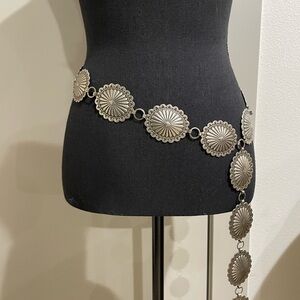 Silver Conch Floral Medallion Belt